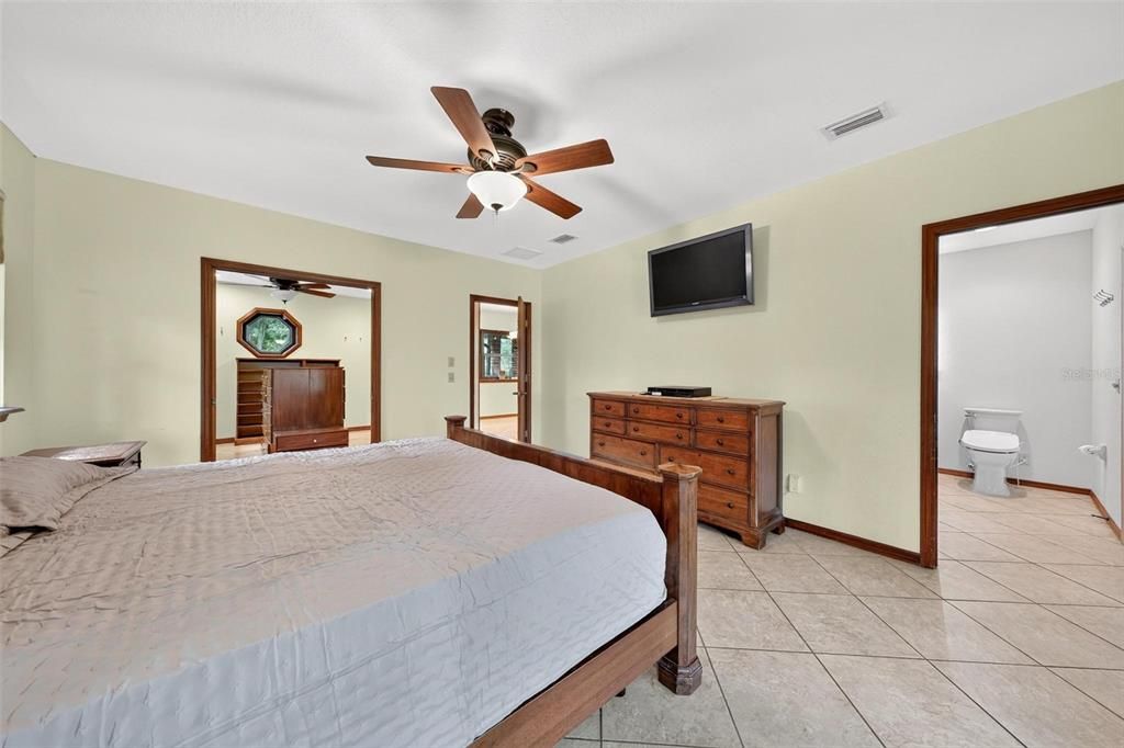 For Sale: $550,000 (3 beds, 2 baths, 2239 Square Feet)