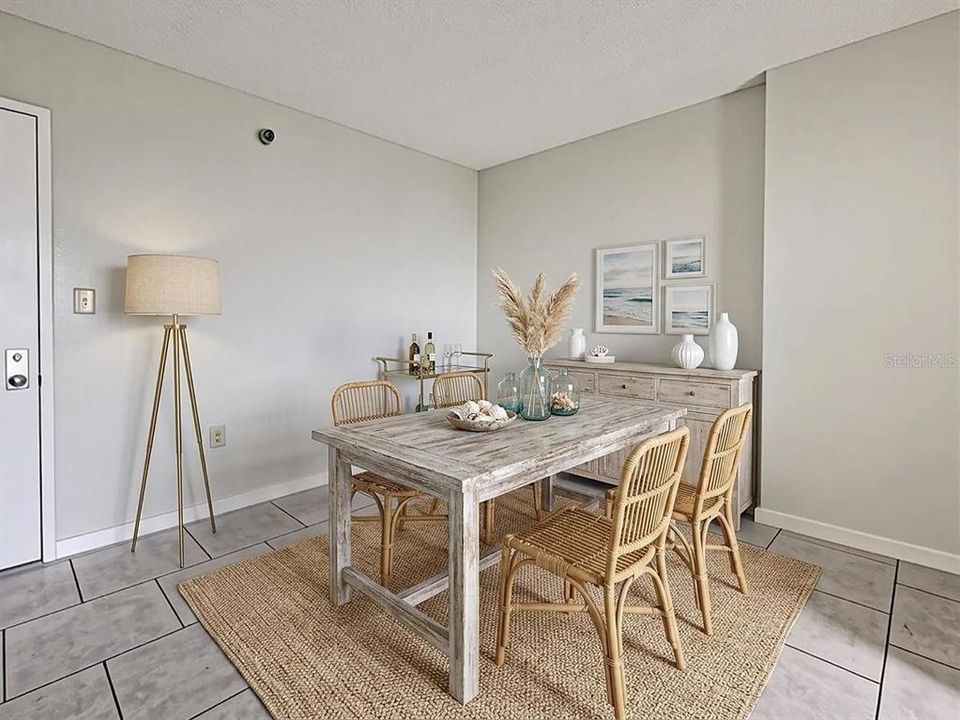 For Sale: $104,900 (1 beds, 1 baths, 634 Square Feet)