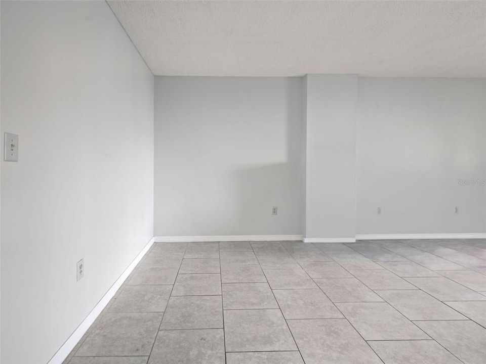 For Sale: $104,900 (1 beds, 1 baths, 634 Square Feet)