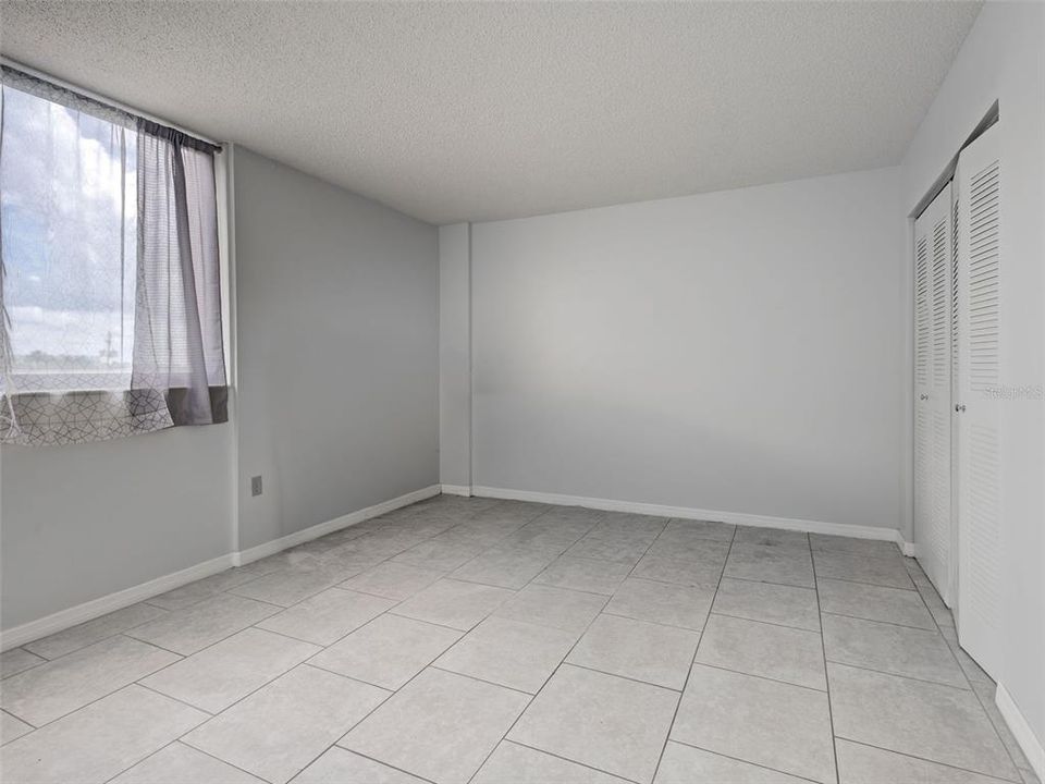 For Sale: $104,900 (1 beds, 1 baths, 634 Square Feet)