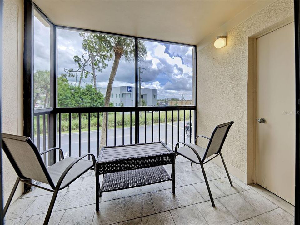 For Sale: $104,900 (1 beds, 1 baths, 634 Square Feet)