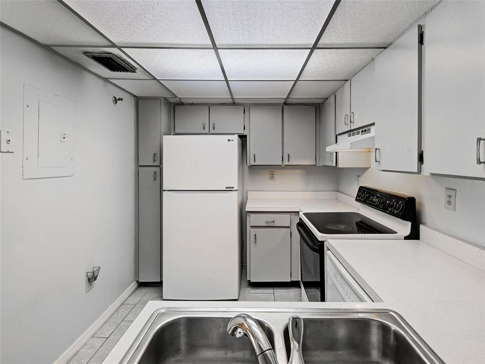 For Sale: $104,900 (1 beds, 1 baths, 634 Square Feet)