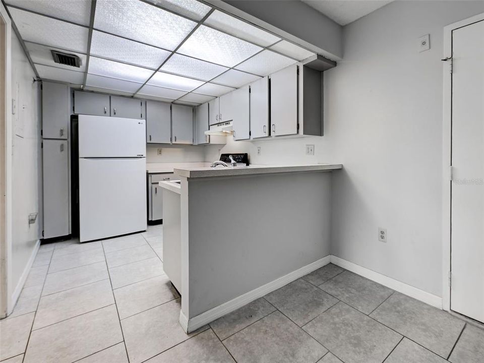 For Sale: $104,900 (1 beds, 1 baths, 634 Square Feet)