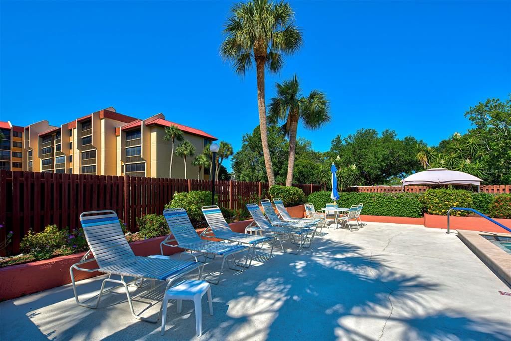 For Sale: $104,900 (1 beds, 1 baths, 634 Square Feet)