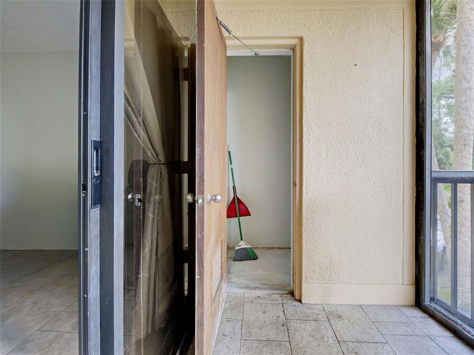 For Sale: $104,900 (1 beds, 1 baths, 634 Square Feet)