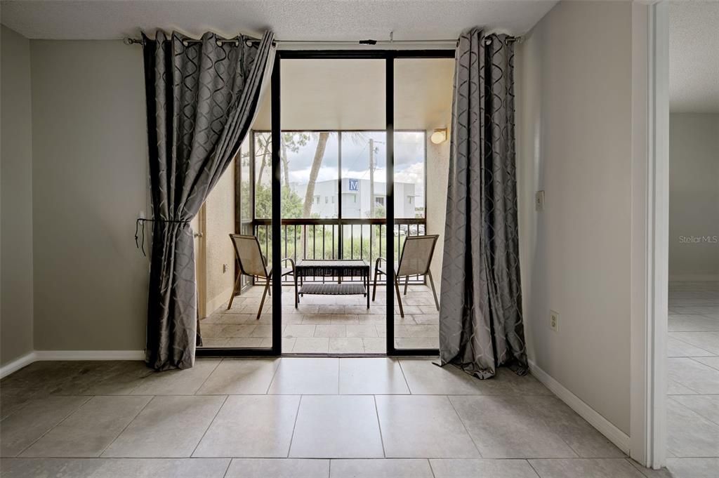 For Sale: $104,900 (1 beds, 1 baths, 634 Square Feet)