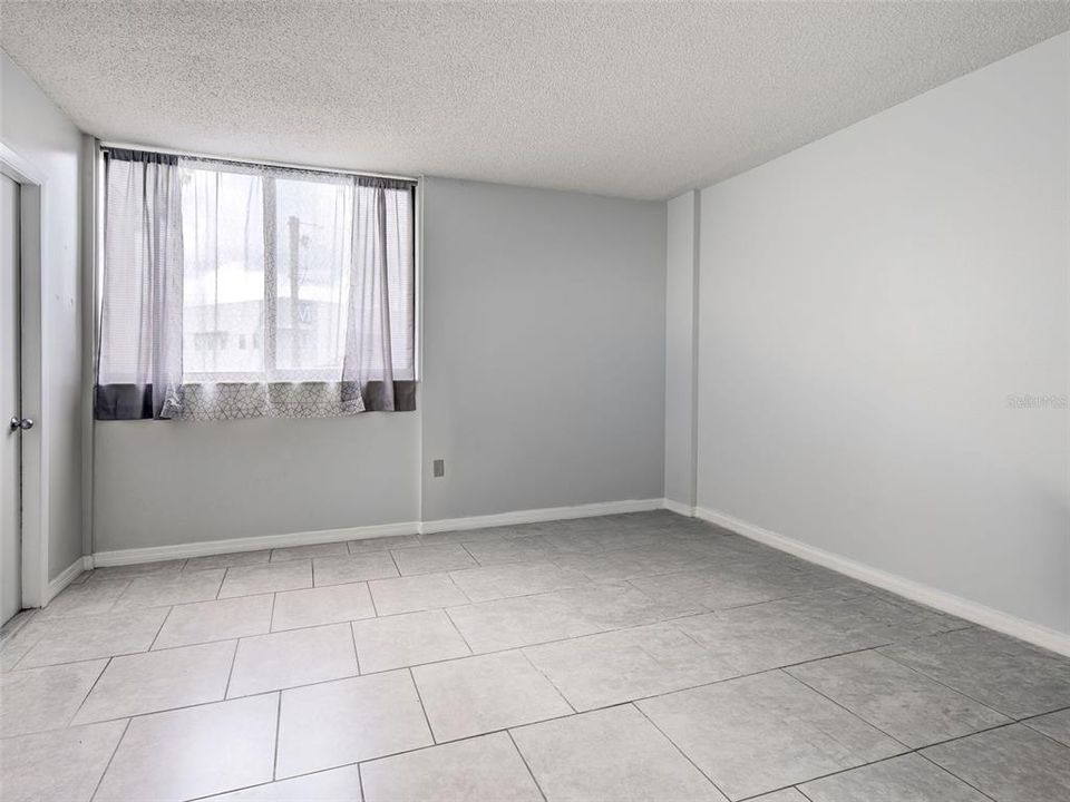 For Sale: $104,900 (1 beds, 1 baths, 634 Square Feet)