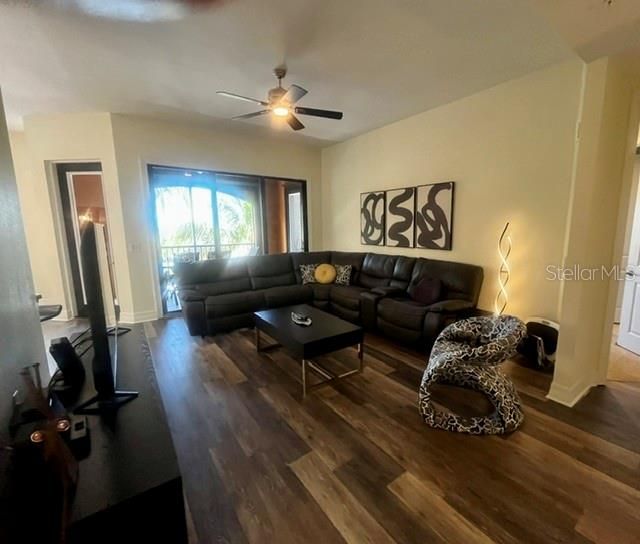For Sale: $299,900 (2 beds, 2 baths, 1485 Square Feet)