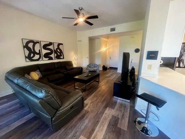 For Sale: $299,900 (2 beds, 2 baths, 1485 Square Feet)