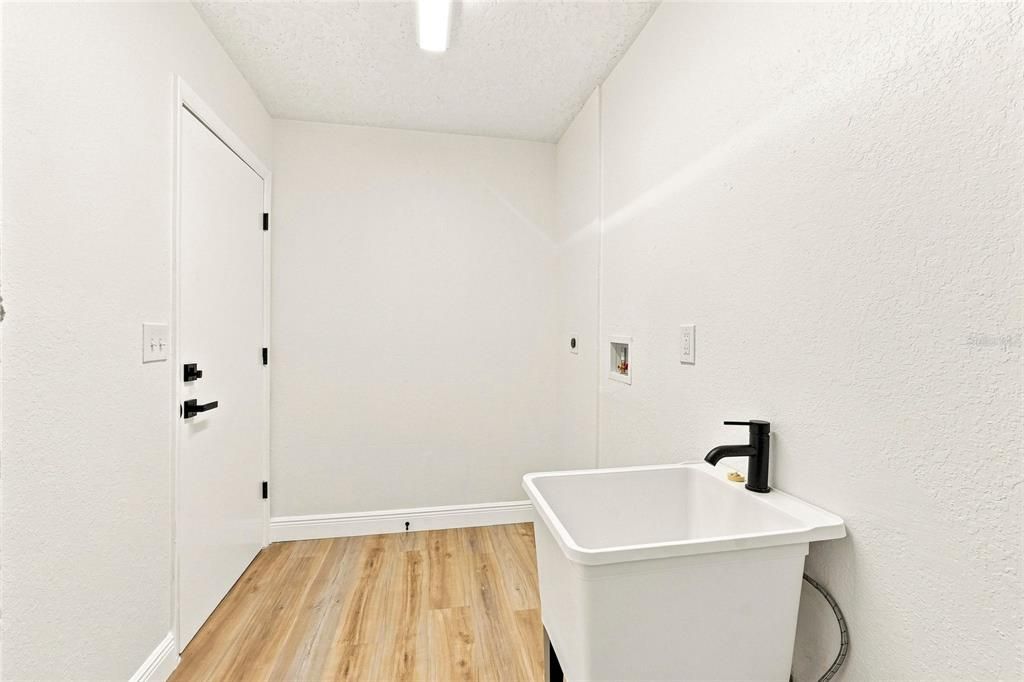 For Sale: $649,999 (3 beds, 2 baths, 1794 Square Feet)