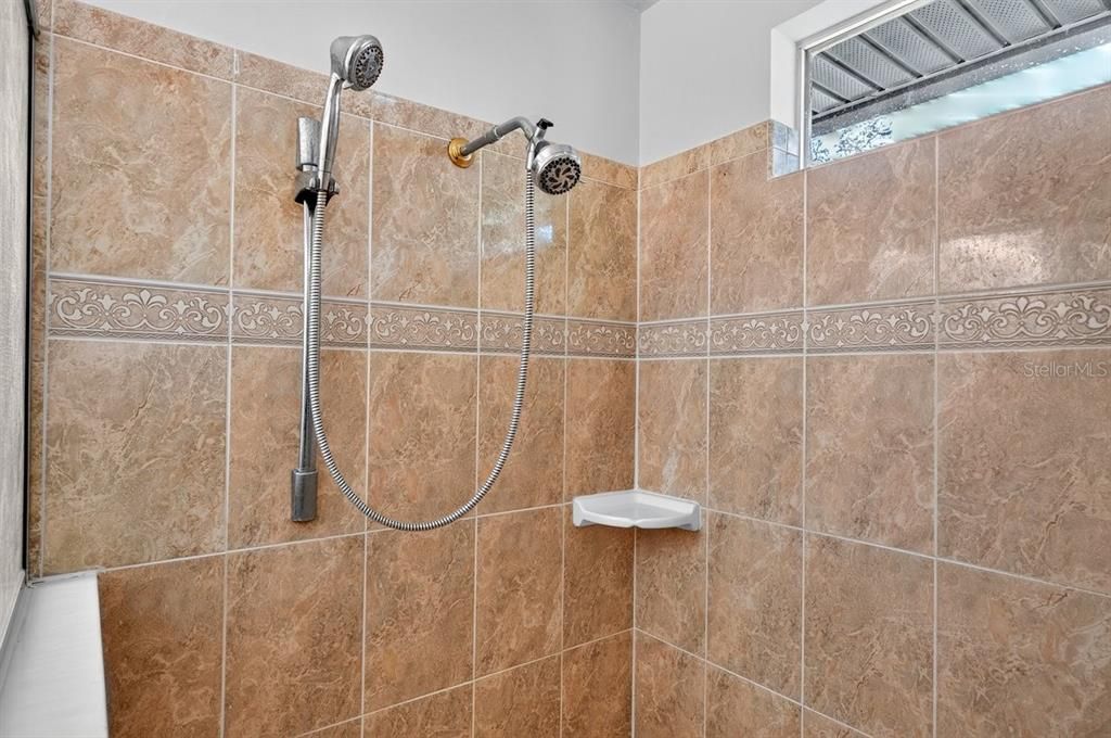 En Venta: $425,000 (3 camas, 2 baños, 2317 Pies cuadrados)
