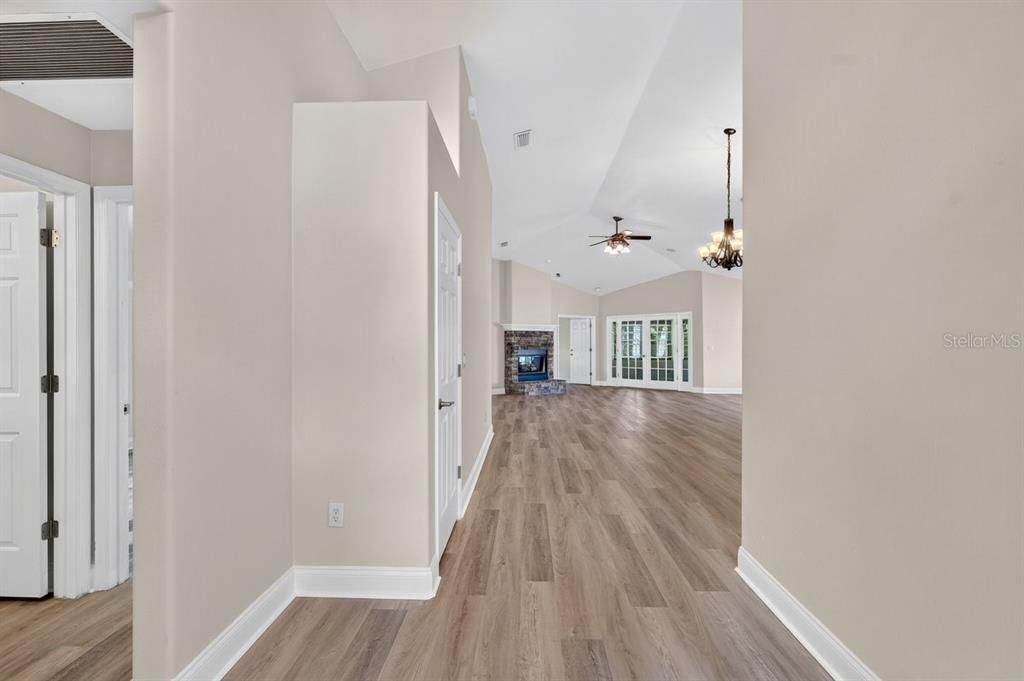 En Venta: $425,000 (3 camas, 2 baños, 2317 Pies cuadrados)