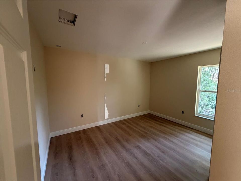 For Sale: $289,900 (3 beds, 2 baths, 1558 Square Feet)