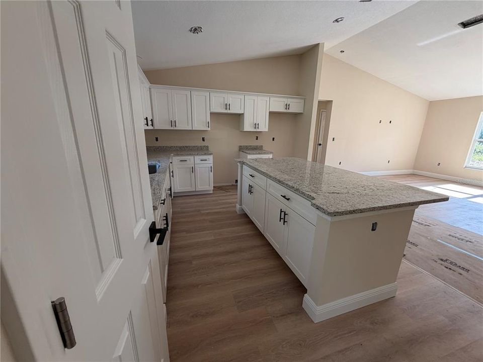 For Sale: $289,900 (3 beds, 2 baths, 1558 Square Feet)