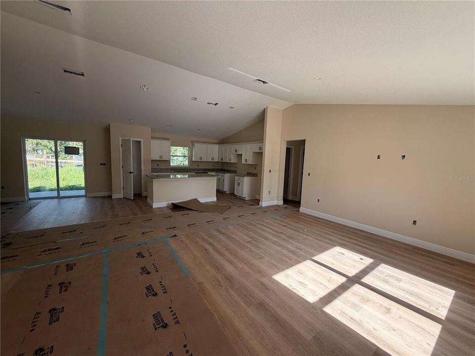 For Sale: $289,900 (3 beds, 2 baths, 1558 Square Feet)