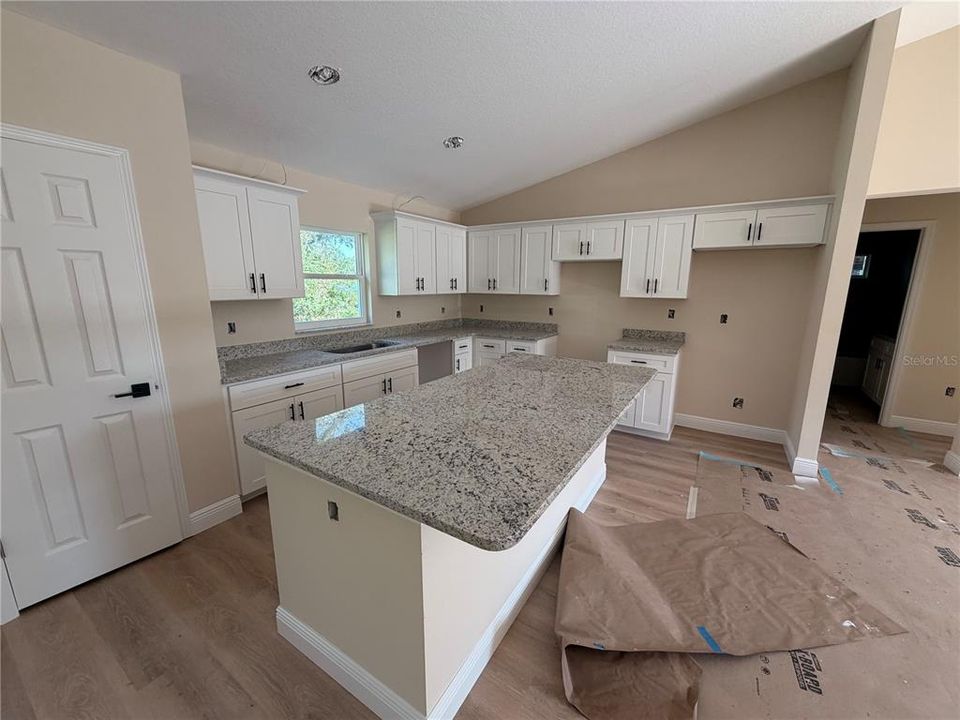 For Sale: $289,900 (3 beds, 2 baths, 1558 Square Feet)