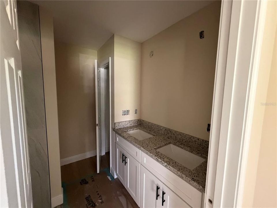 For Sale: $289,900 (3 beds, 2 baths, 1558 Square Feet)