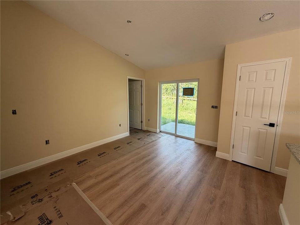 For Sale: $289,900 (3 beds, 2 baths, 1558 Square Feet)