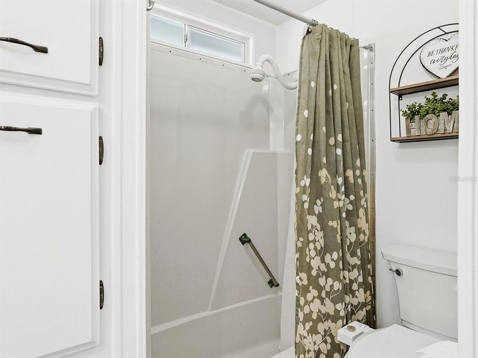 For Sale: $240,000 (2 beds, 2 baths, 1068 Square Feet)