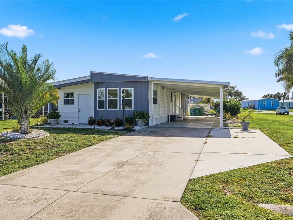 For Sale: $240,000 (2 beds, 2 baths, 1068 Square Feet)