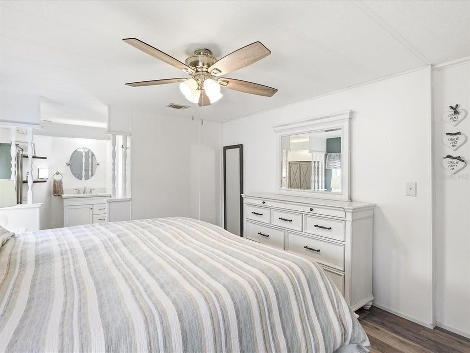 For Sale: $240,000 (2 beds, 2 baths, 1068 Square Feet)