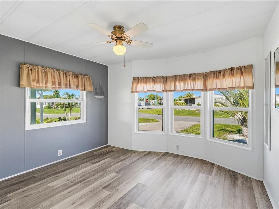 For Sale: $240,000 (2 beds, 2 baths, 1068 Square Feet)