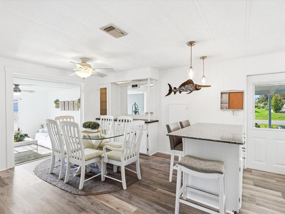 For Sale: $240,000 (2 beds, 2 baths, 1068 Square Feet)