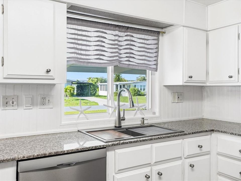 For Sale: $240,000 (2 beds, 2 baths, 1068 Square Feet)