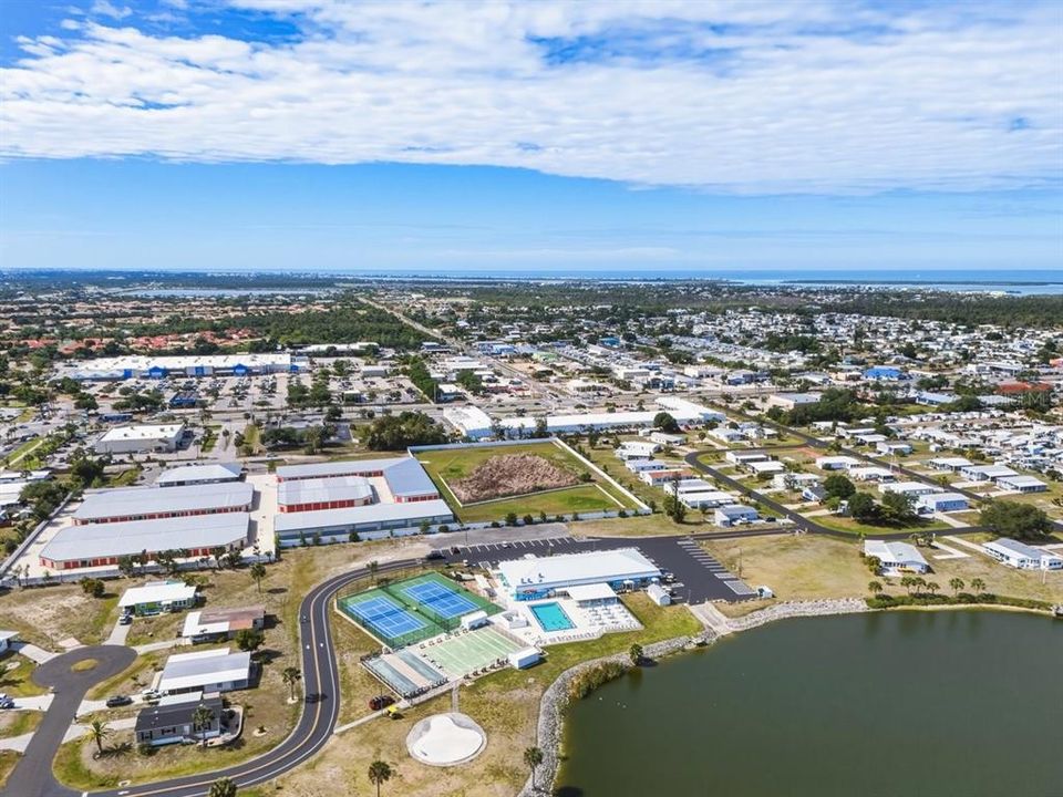 For Sale: $240,000 (2 beds, 2 baths, 1068 Square Feet)