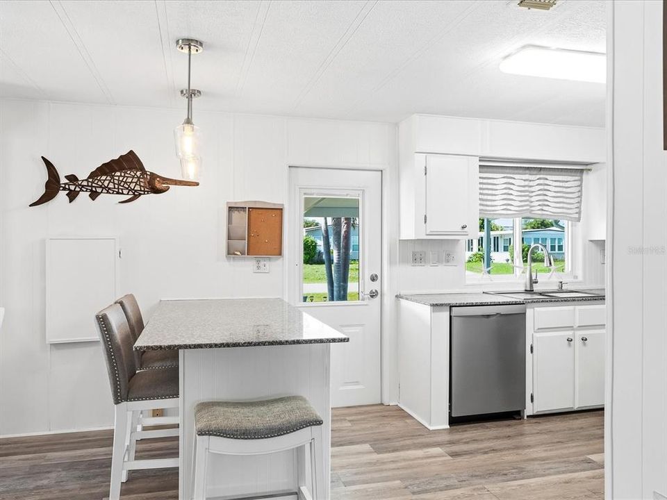 For Sale: $240,000 (2 beds, 2 baths, 1068 Square Feet)
