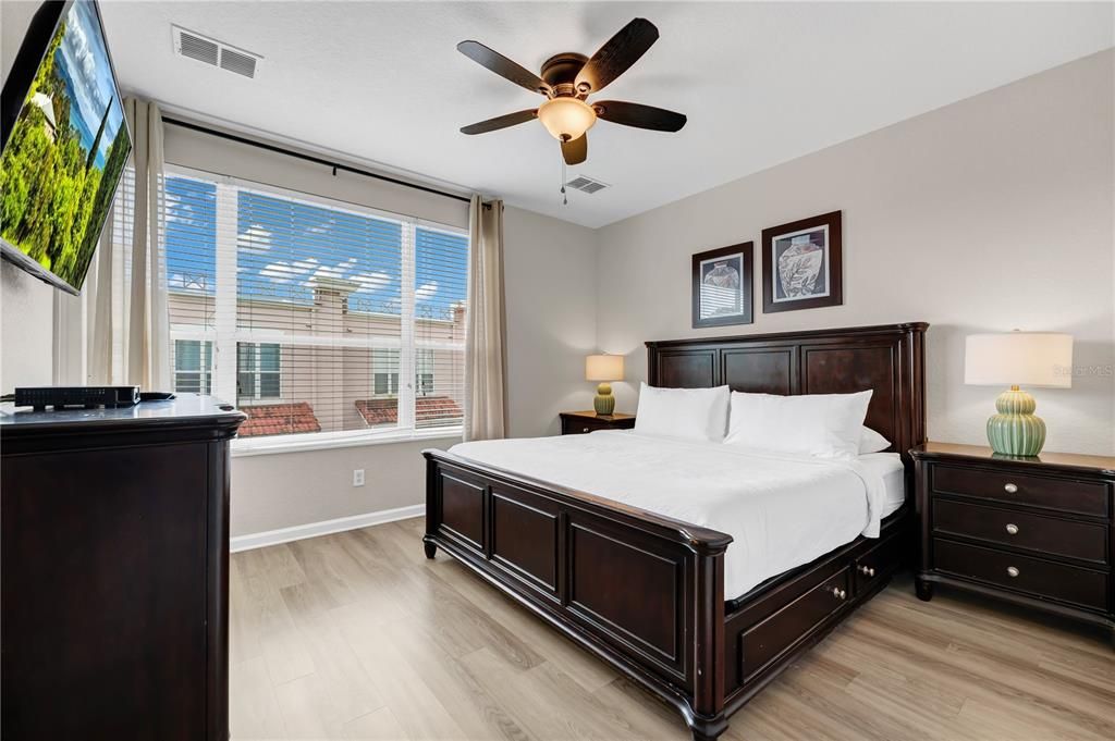 For Sale: $500,000 (3 beds, 3 baths, 1741 Square Feet)