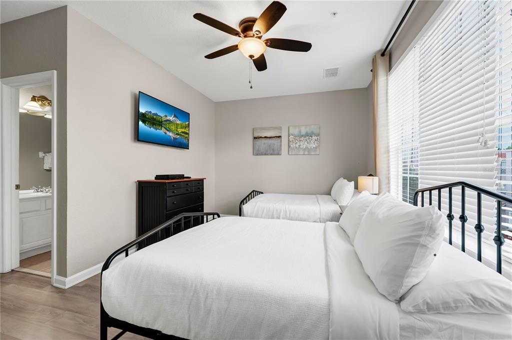 For Sale: $500,000 (3 beds, 3 baths, 1741 Square Feet)