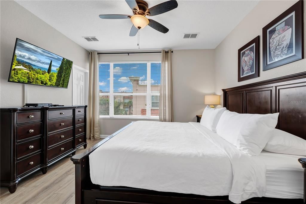 For Sale: $500,000 (3 beds, 3 baths, 1741 Square Feet)
