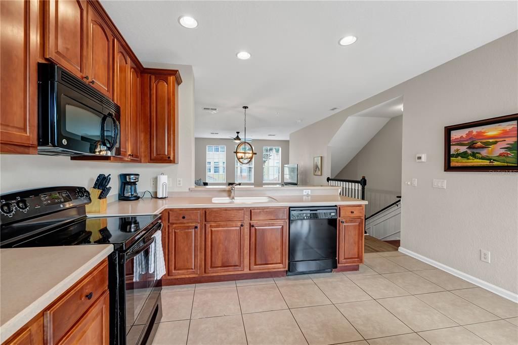 For Sale: $500,000 (3 beds, 3 baths, 1741 Square Feet)