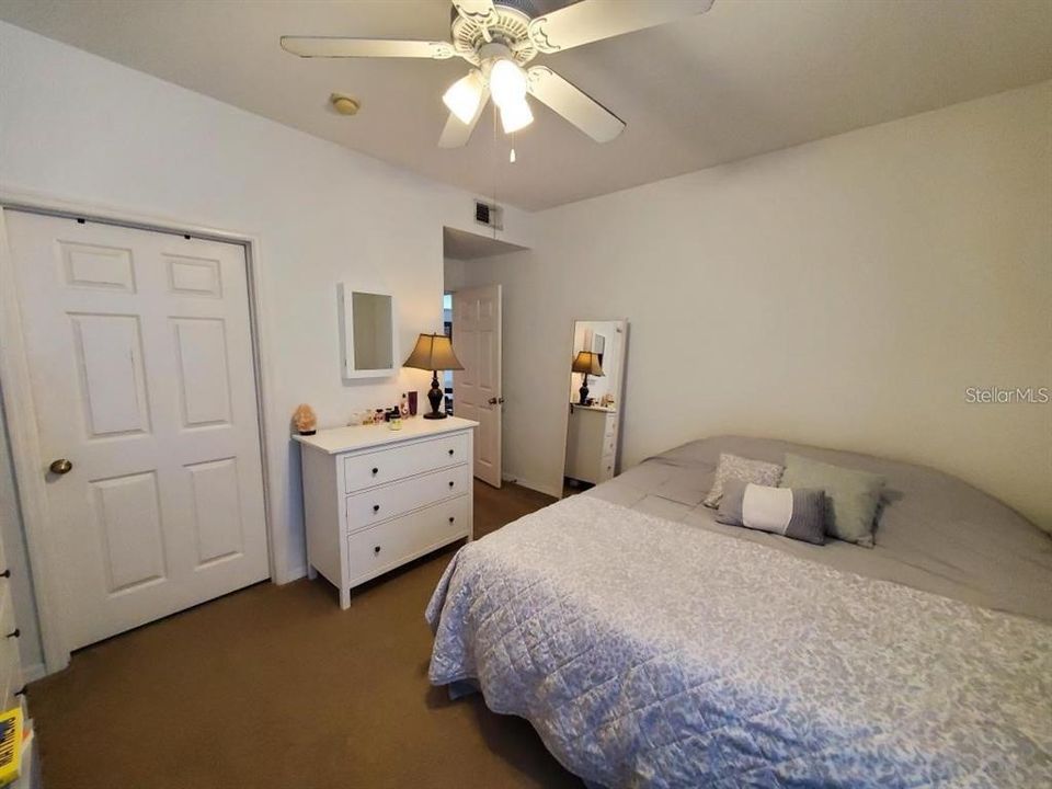 For Rent: $1,400 (1 beds, 1 baths, 904 Square Feet)