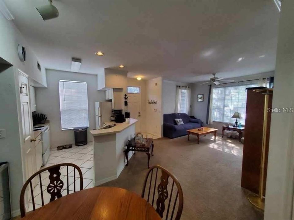 For Rent: $1,400 (1 beds, 1 baths, 904 Square Feet)