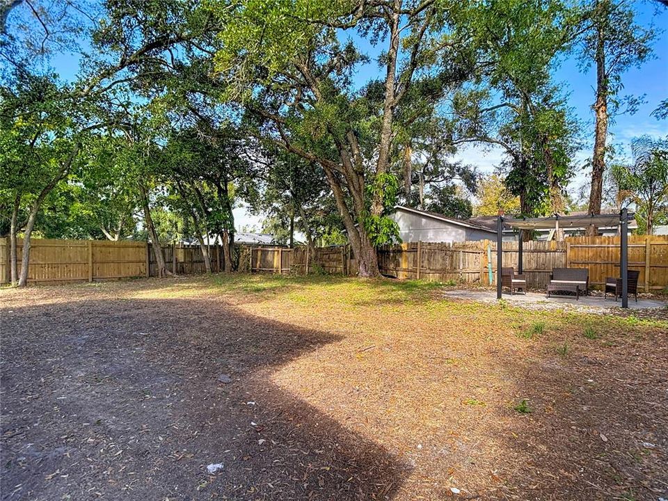 For Rent: $1,900 (2 beds, 1 baths, 895 Square Feet)