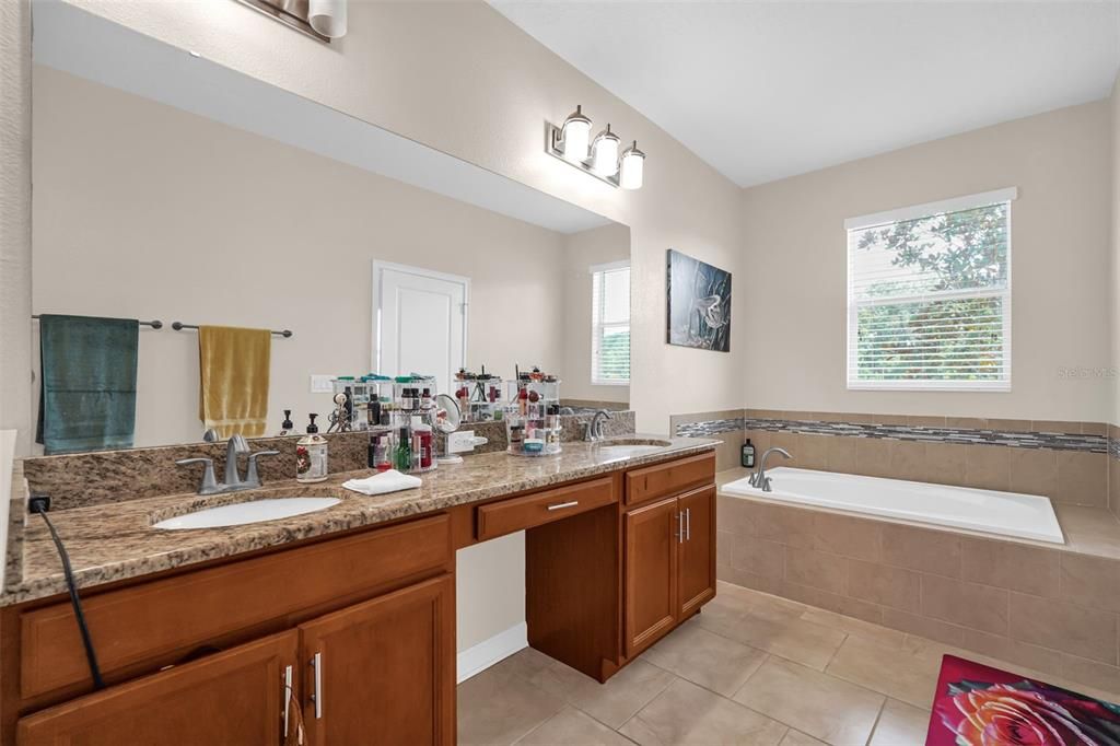 En Venta: $399,900 (3 camas, 2 baños, 1957 Pies cuadrados)