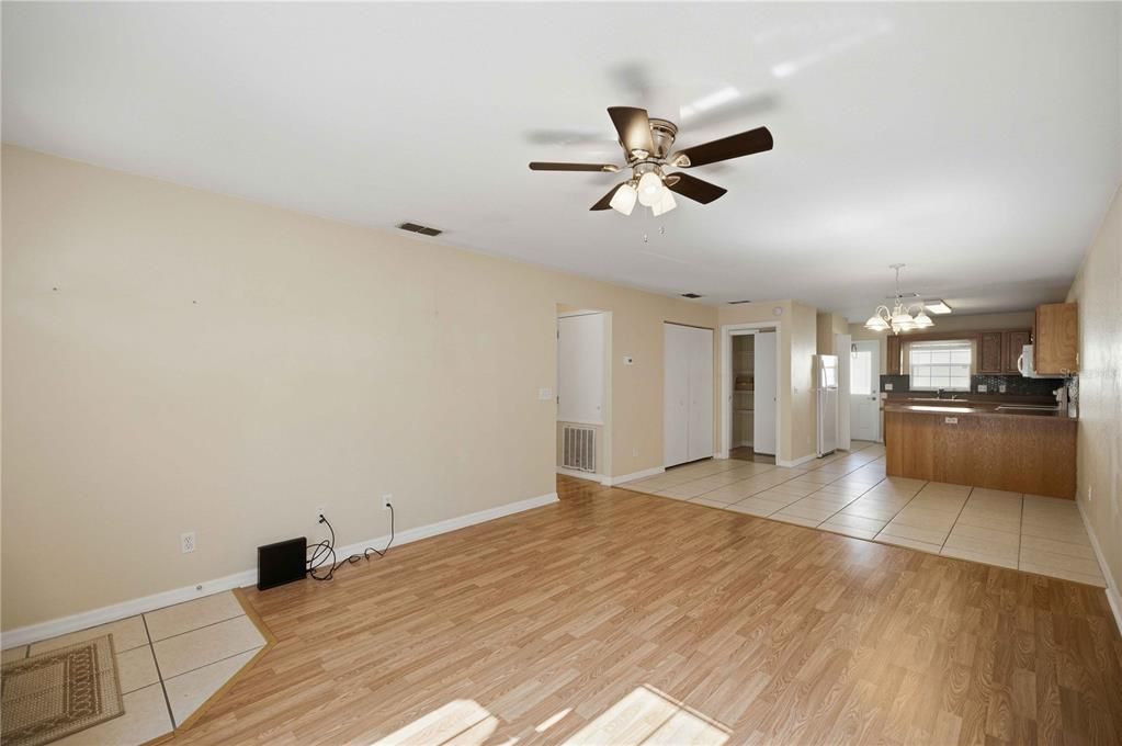 For Sale: $149,900 (2 beds, 2 baths, 1040 Square Feet)