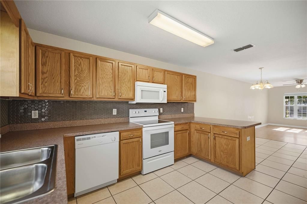 For Sale: $149,900 (2 beds, 2 baths, 1040 Square Feet)
