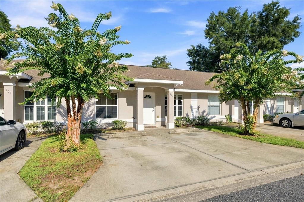 For Sale: $149,900 (2 beds, 2 baths, 1040 Square Feet)