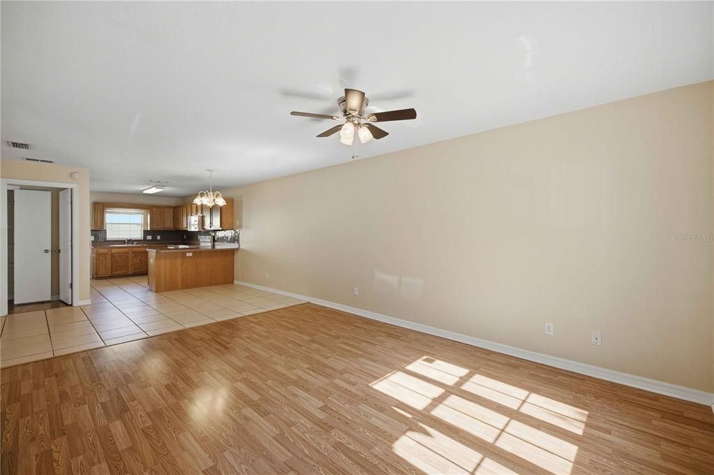 For Sale: $149,900 (2 beds, 2 baths, 1040 Square Feet)