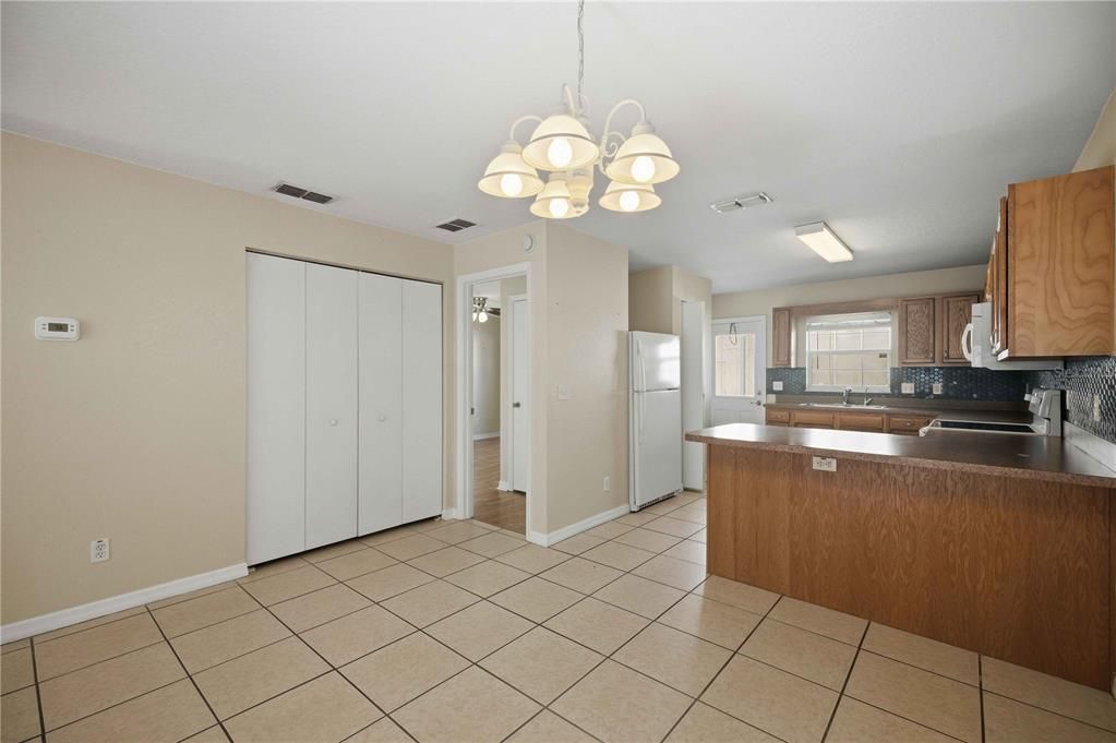 For Sale: $149,900 (2 beds, 2 baths, 1040 Square Feet)