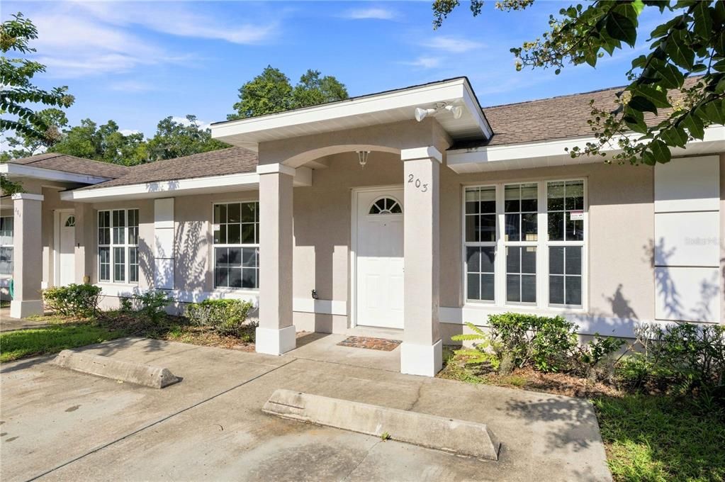 For Sale: $149,900 (2 beds, 2 baths, 1040 Square Feet)