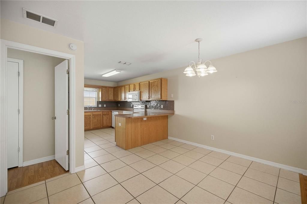 For Sale: $149,900 (2 beds, 2 baths, 1040 Square Feet)