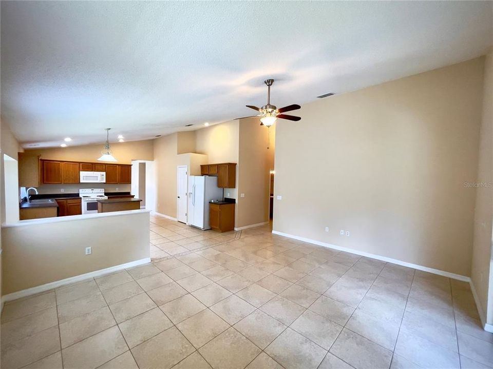 For Rent: $2,450 (3 beds, 2 baths, 1947 Square Feet)