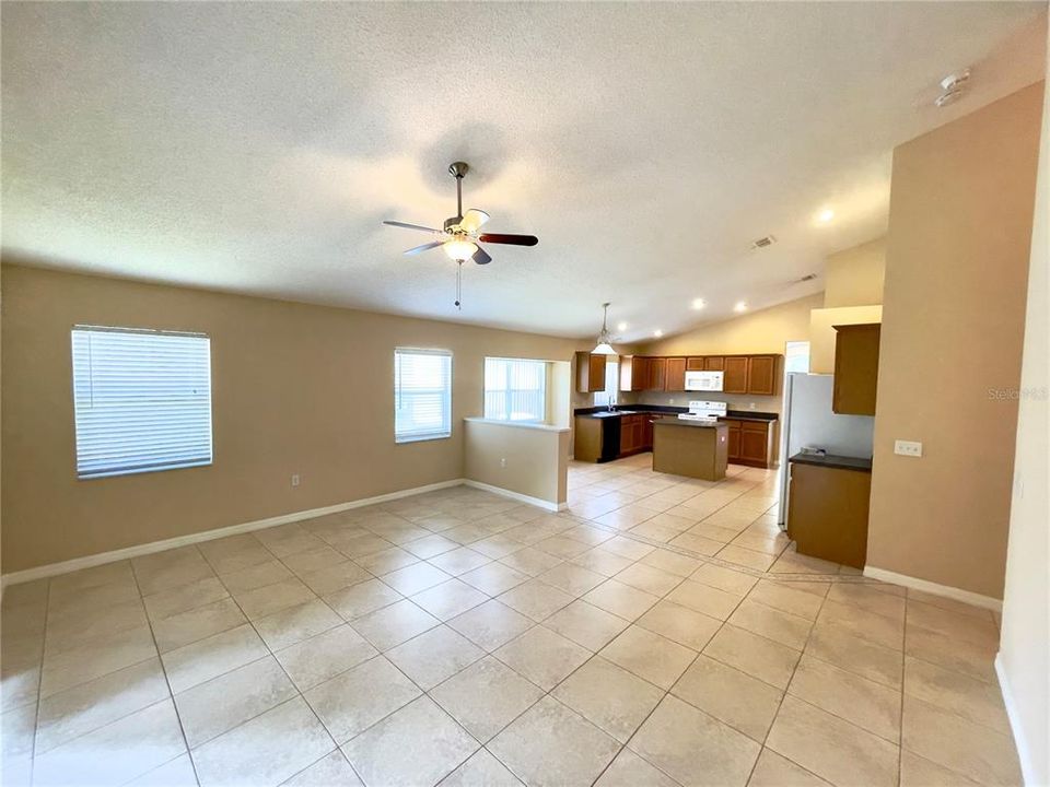 For Rent: $2,450 (3 beds, 2 baths, 1947 Square Feet)
