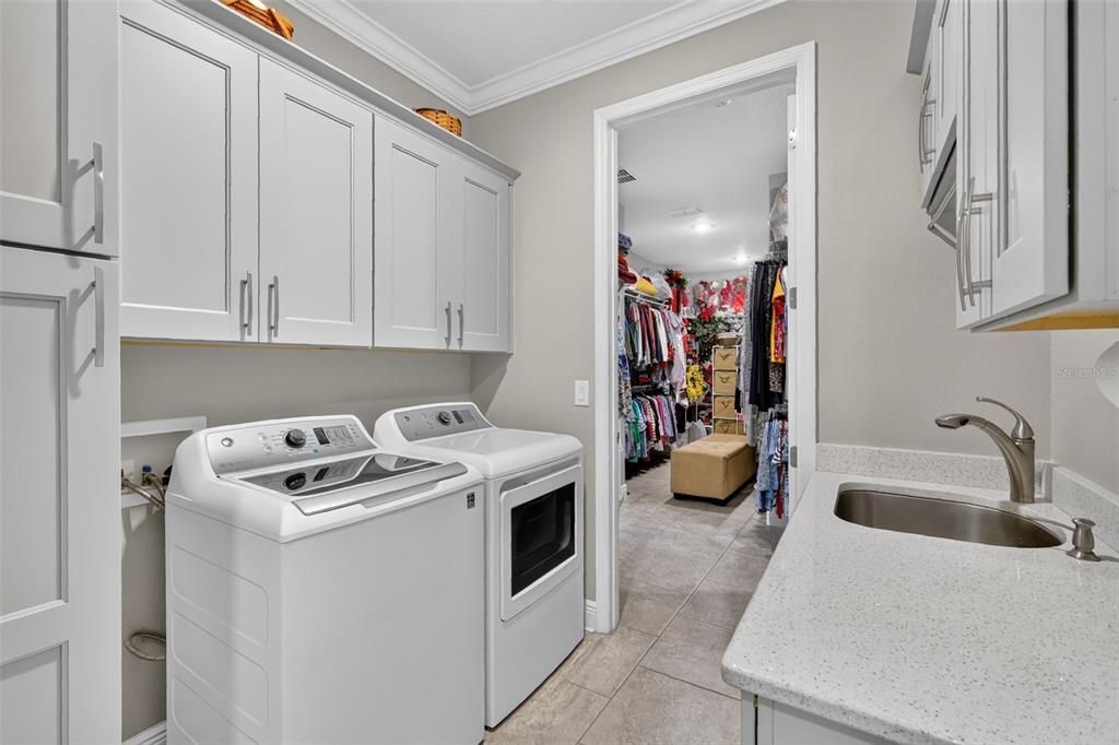 For Sale: $720,000 (3 beds, 3 baths, 2325 Square Feet)