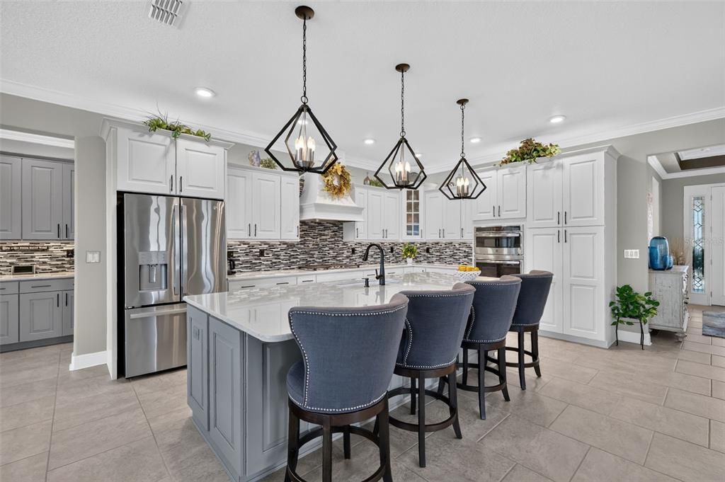 For Sale: $720,000 (3 beds, 3 baths, 2325 Square Feet)