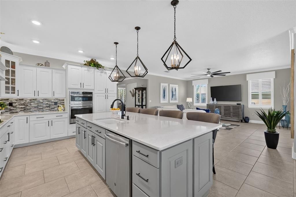 For Sale: $720,000 (3 beds, 3 baths, 2325 Square Feet)